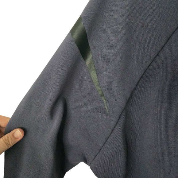 Nike Blue Cropped Sweatshirt with Graphic Design Size Medium - Picture 5 of 5